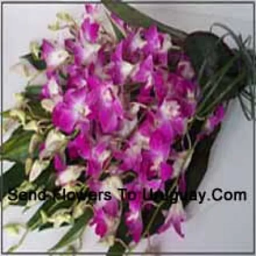 Buquê de Orquídeas com Enfeites da Estação