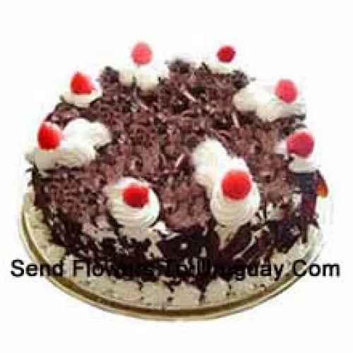 1/2 Kg (1.1 Lbs) Black Forest Cake (Vă rugăm să rețineți că livrarea tortului este disponibilă doar pentru regiunea Metro Manila. Orice comandă de livrare a tortului în afara Metro Manila va fi înlocuită cu un Tort de Brownie cu ciocolată fără cremă sau destinatarul va primi un Voucher Red Ribbon suficient pentru a cumpăra același tort)