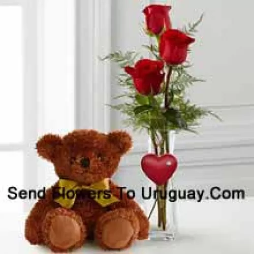 Tres rosas rojas en un jarrón de tubo de ensayo rojo y un lindo oso de peluche marrón de 10 pulgadas (Nos reservamos el derecho de sustituir el jarrón en caso de no disponibilidad. Stock limitado)