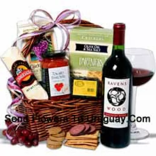 Deze Vaderdag cadeaumand bevat Ravenswood Cabernet Sauvignon - 750 ml, Hors Doeuvre Deli Style Crackers van Partners, Tomato Bruschetta van Elki, Red Wine Biscuit van American Vintage, Hickory & Maple Smoked Cheese van Sugarbush Farm en Butcher Wrapped Summer Sausage van Sparrer Sausage Co. (Inhoud van de mand inclusief wijn kan variëren per seizoen en bezorglocatie. In geval van niet-beschikbaarheid van een bepaald product zullen we het vervangen door een product van gelijke of hogere waarde)